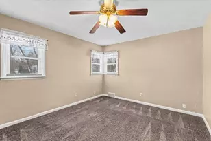 724 E Patton St, Paxton, IL 60957 - Photo 13