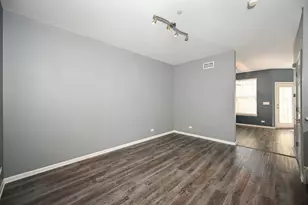 318 S Prospect Ave, Bartlett, IL 60103 - Photo 9