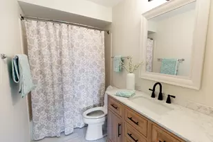 701 Lake Hinsdale Dr, Willowbrook, IL 60527 - Photo 11