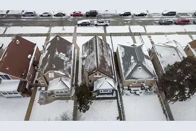 4840 W Waveland Avenue, Chicago, IL 60641 - Photo 35