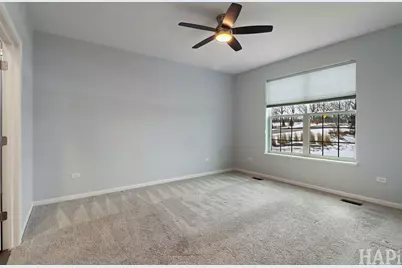 1058 Honey Locust Drive, Crystal Lake, IL 60012 - Photo 15