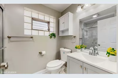 2701 S Hillock Avenue, Chicago, IL 60608 - Photo 17