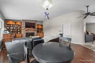 390 S Garden Ave, Roselle, IL 60172 - Photo 17