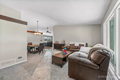 390 S Garden Avenue, Roselle, IL 60172 - Photo 11