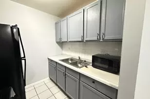 600 Mesa Dr, Hoffman Estates, IL 60169 - Photo 9