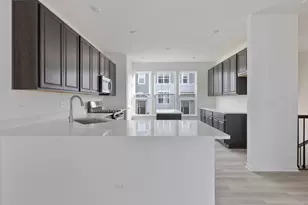 541 Wolverine Dr, Aurora, IL 60502 - Photo 5