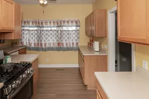 2330 38th St, Rock Island, IL 61201 - Photo 9