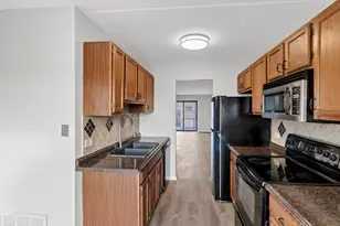 1754 S Washington St, Naperville, IL 60565 - Photo 5