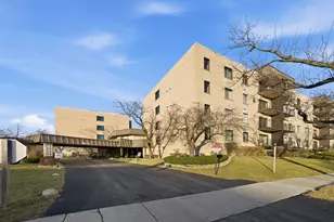 5840 W 104th St, Oak Lawn, IL 60453 - Photo 3