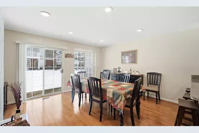 883 Sparta Court, Vernon Hills, IL 60061 - Photo 9