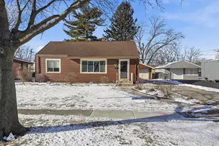 10816 Princess Ave, Chicago Ridge, IL 60415 - Photo 3