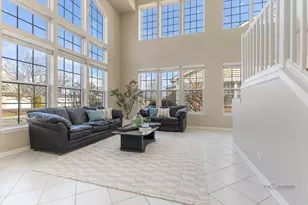 371 Sycamore St, Vernon Hills, IL 60061 - Photo 5