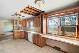 1124 W Hawkins St, Kankakee, IL 60901 - Photo 9