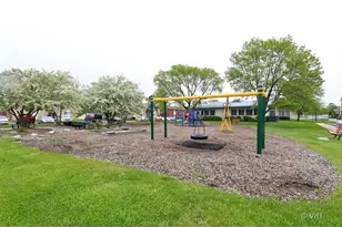 8856 N Northshore Dr, Des Plaines, IL 60016 - Photo 23