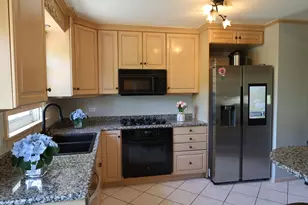 1516 W Sudeenew Dr, Johnsburg, IL 60051 - Photo 9