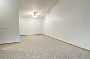 2427 Silverstone Dr, Carpentersville, IL 60110 - Photo 7