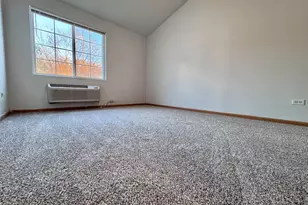 2427 Silverstone Dr, Carpentersville, IL 60110 - Photo 3