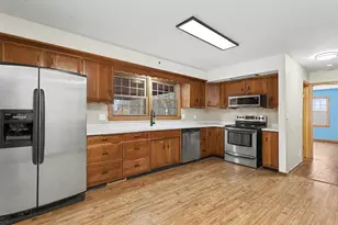 33 S Canterbury Rd, Aurora, IL 60506 - Photo 5