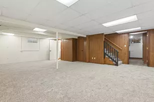 33 S Canterbury Rd, Aurora, IL 60506 - Photo 19