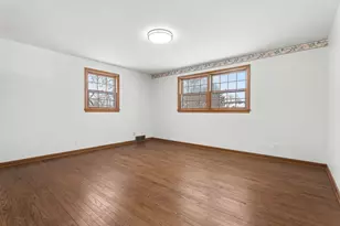 33 S Canterbury Rd, Aurora, IL 60506 - Photo 17