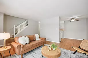 2333 Oxhill Ct, Schaumburg, IL 60194 - Photo 3