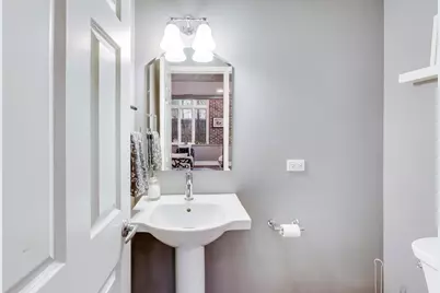 643 W Roscoe Avenue #D1, Chicago, IL 60657 - Photo 13