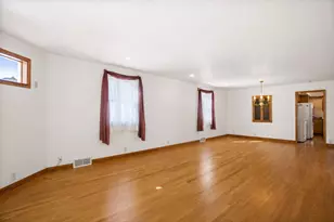 306 S 5th St, Kirkland, IL 60146 - Photo 5