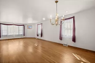 306 S 5th St, Kirkland, IL 60146 - Photo 11