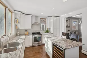 2233 W Greenleaf Ave, Chicago, IL 60645 - Photo 9