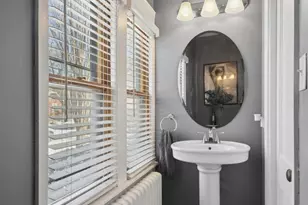 2233 W Greenleaf Ave, Chicago, IL 60645 - Photo 11