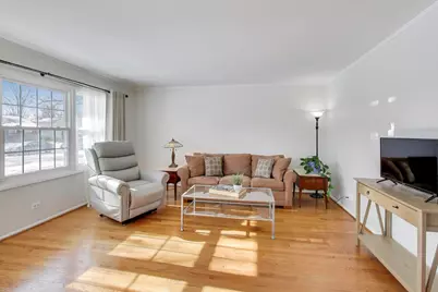 504 W Braeside Drive, Arlington Heights, IL 60004 - Photo 3