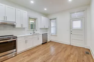 2241 W Eastwood Ave, Chicago, IL 60625 - Photo 9