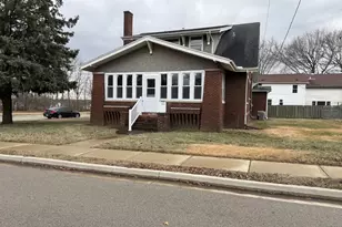 1204 6th St, Peru, IL 61354 - Photo 1