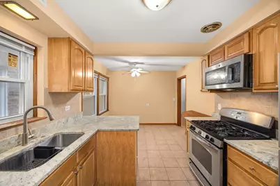 5748 W Montrose Avenue #1, Chicago, IL 60634 - Photo 7