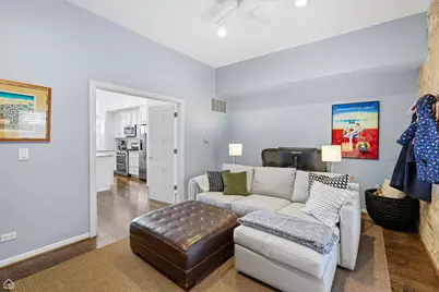 3057 N Clifton Avenue #2, Chicago, IL 60657 - Photo 9