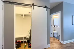 637 W Cornelia Ave, Chicago, IL 60657 - Photo 9