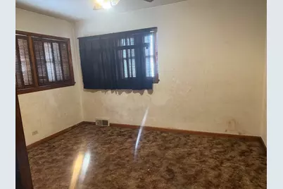 8936 S Jeffery Boulevard, Chicago, IL 60617 - Photo 11