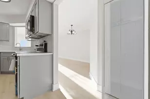 4180 Williamsburg Ct, Glenview, IL 60025 - Photo 9