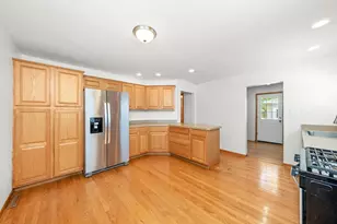 9417 S 78th Ave, Hickory Hills, IL 60457 - Photo 5