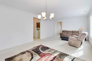 2594 Venetian Ln, Elgin, IL 60124 - Photo 7