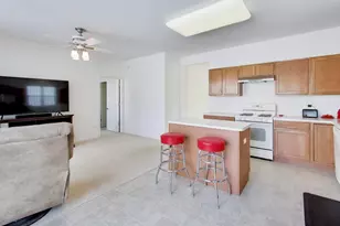 2594 Venetian Ln, Elgin, IL 60124 - Photo 11