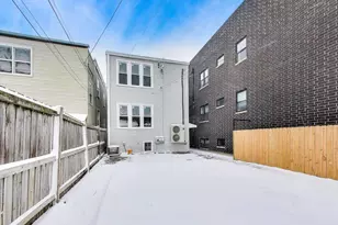 4213 W Roscoe St, Chicago, IL 60641 - Photo 13