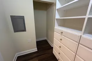 1 Oak Brook Club Dr, Oak Brook, IL 60523 - Photo 27