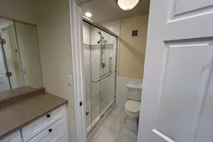 1 Oak Brook Club Dr, Oak Brook, IL 60523 - Photo 25