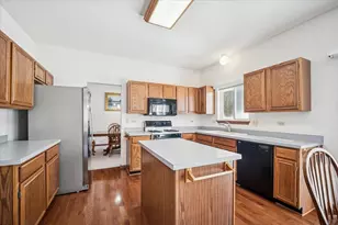 233 Wildflower Ln, Round Lake Beach, IL 60073 - Photo 7