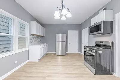 8428 S Escanaba Avenue, Chicago, IL 60617 - Photo 9