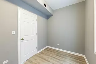 8428 S Escanaba Ave, Chicago, IL 60617 - Photo 11