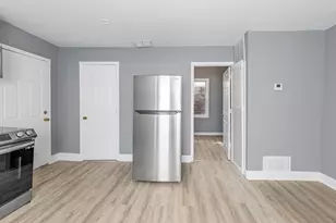 8428 S Escanaba Ave, Chicago, IL 60617 - Photo 25