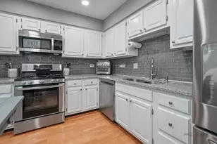 127 Camden Ct, Lincolnshire, IL 60069 - Photo 9