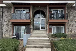 555 Heritage Dr, Hoffman Estates, IL 60169 - Photo 1